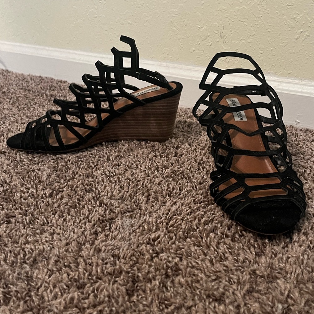 Steve Madden Wedges Womens 9.5M Black Strappy Wedge Heel Open Toe Adjust Buckle.